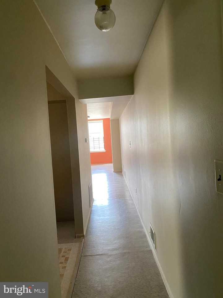 4517 N 20th St #2ndFL - Photo 5 of 10