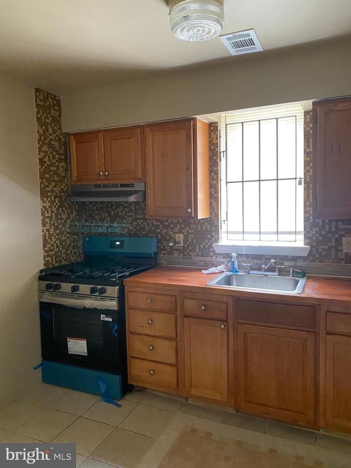 4517 N 20th St #2ndFL - Photo 6 of 10
