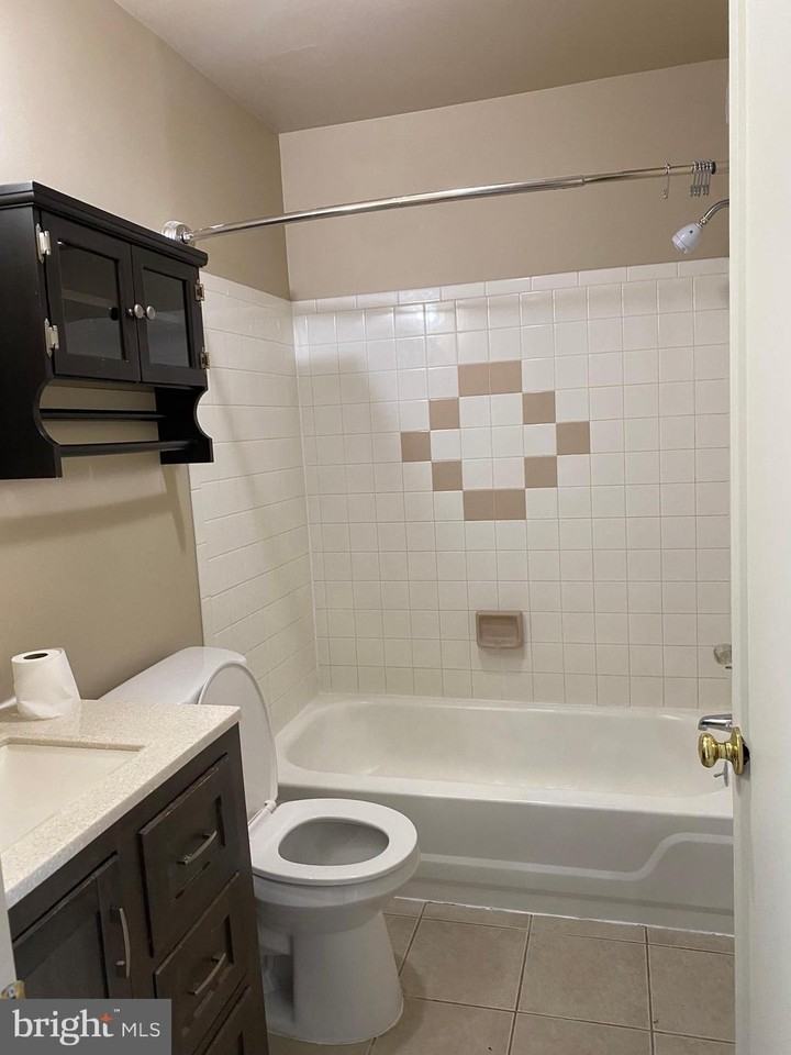4517 N 20th St #2ndFL - Photo 7 of 10