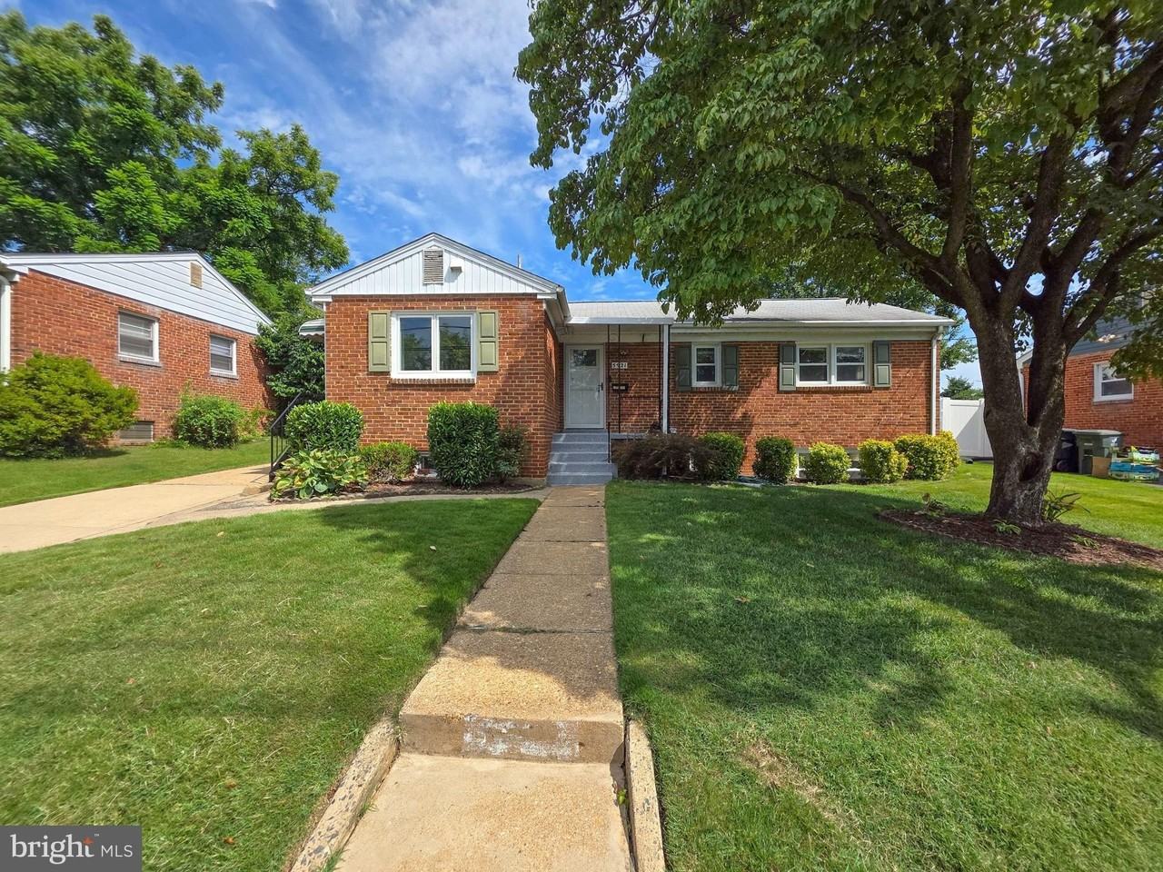 5921 Arlington Blvd - Photo 4 of 33