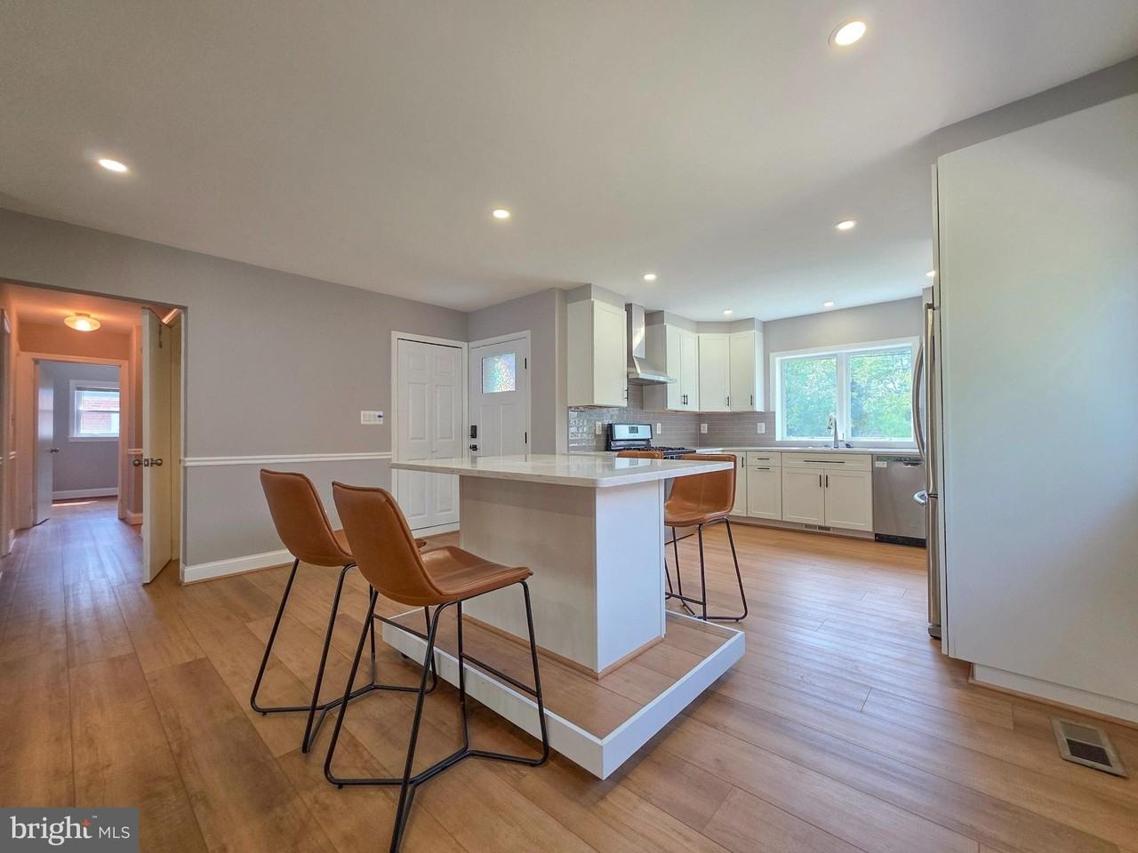5921 Arlington Blvd - Photo 6 of 33