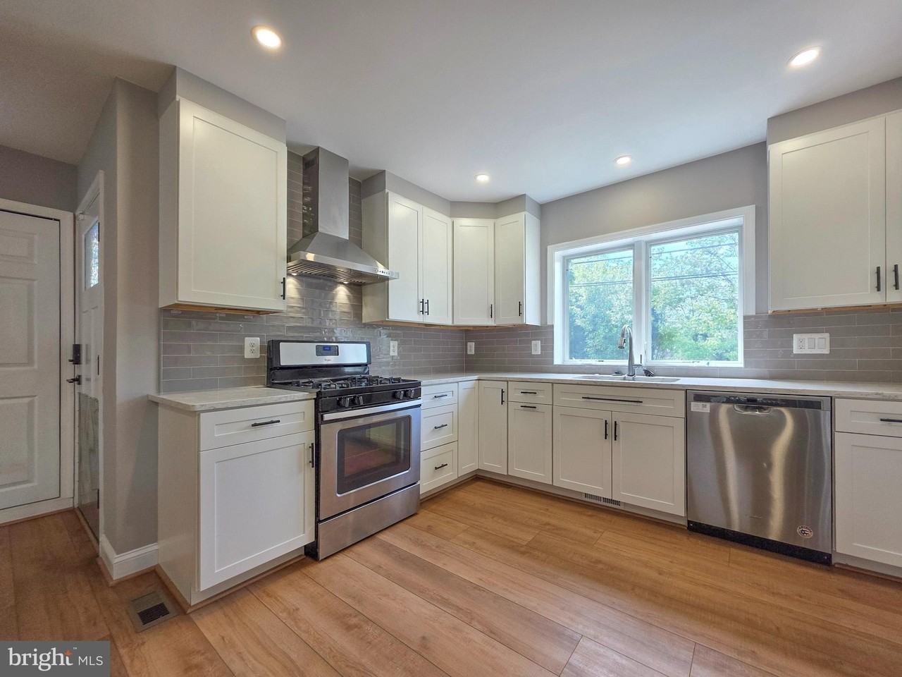 5921 Arlington Blvd - Photo 7 of 33