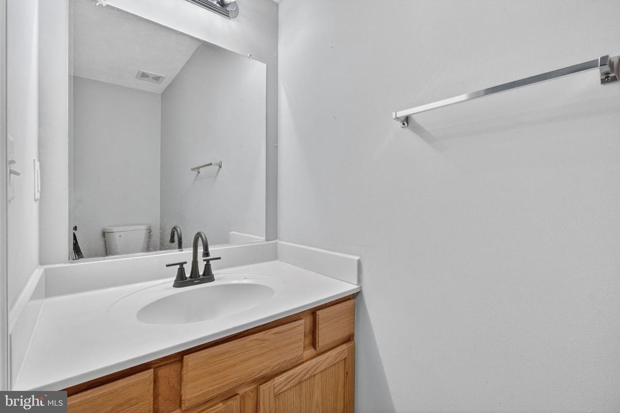 1609 Airport Ave - Photo 4 of 30