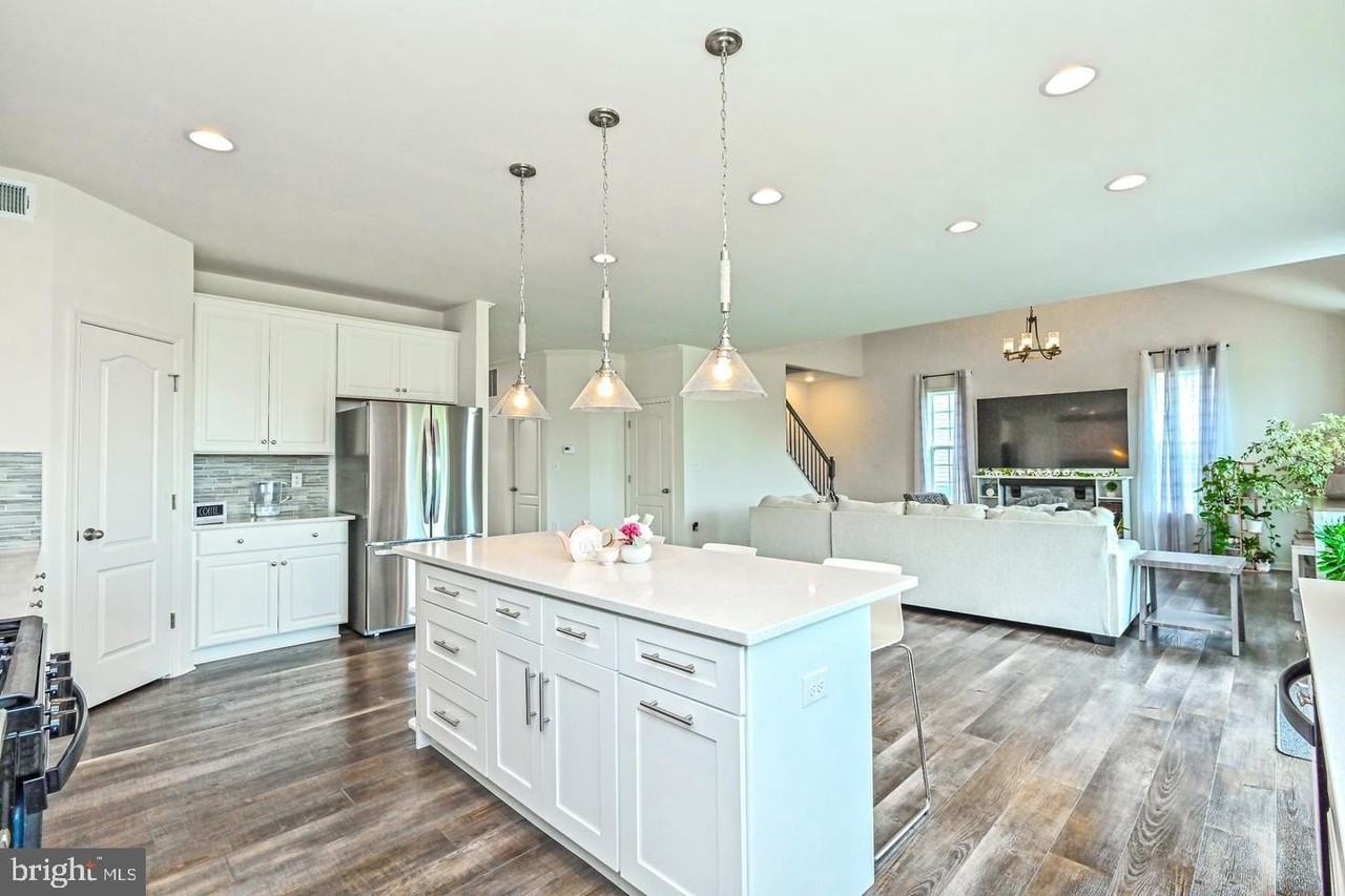 106 Alliance Ct - Photo 3 of 16