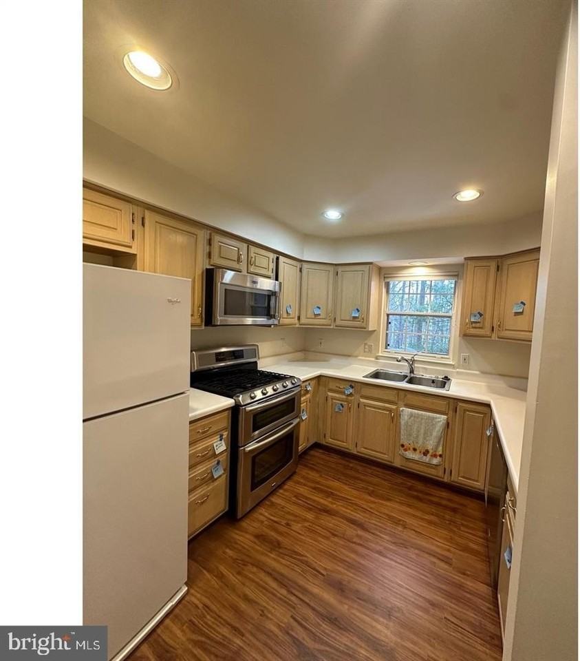 1414 Park Garden Ln - Photo 3 of 7