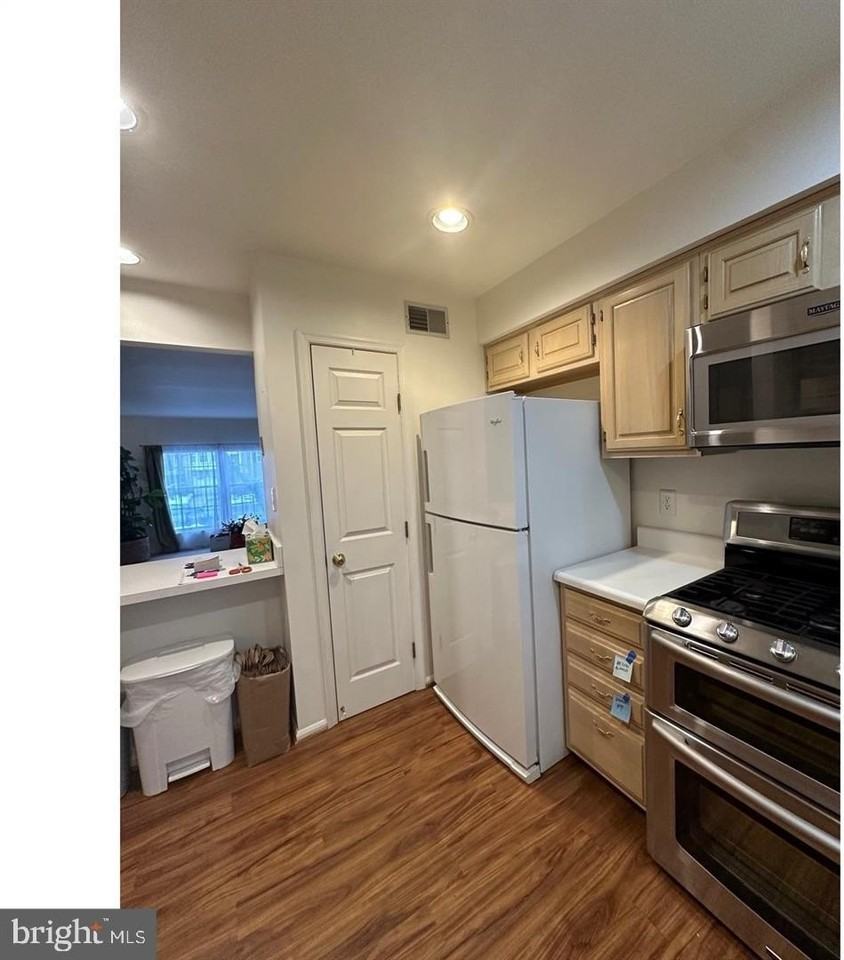 1414 Park Garden Ln - Photo 4 of 7