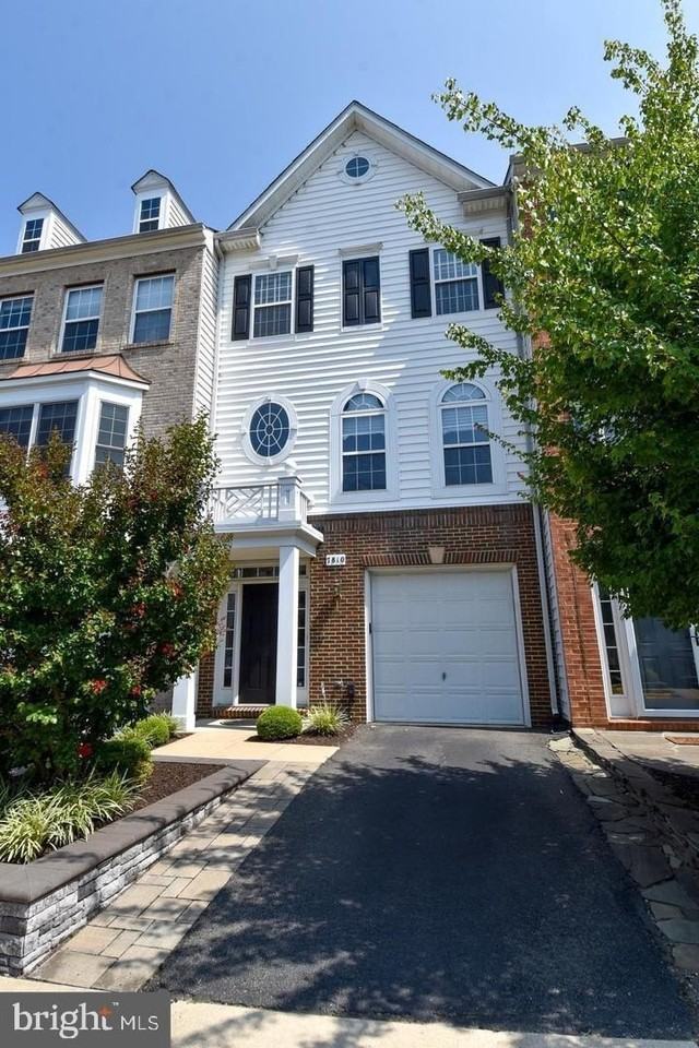 7810 Locust Leaf Ln - Photo 2 of 48