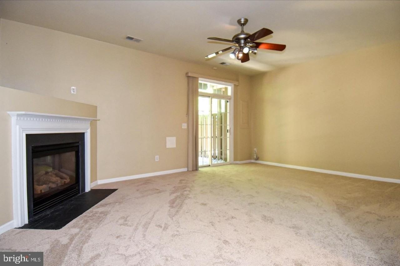7810 Locust Leaf Ln - Photo 5 of 48