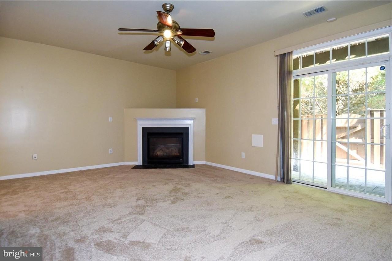7810 Locust Leaf Ln - Photo 6 of 48