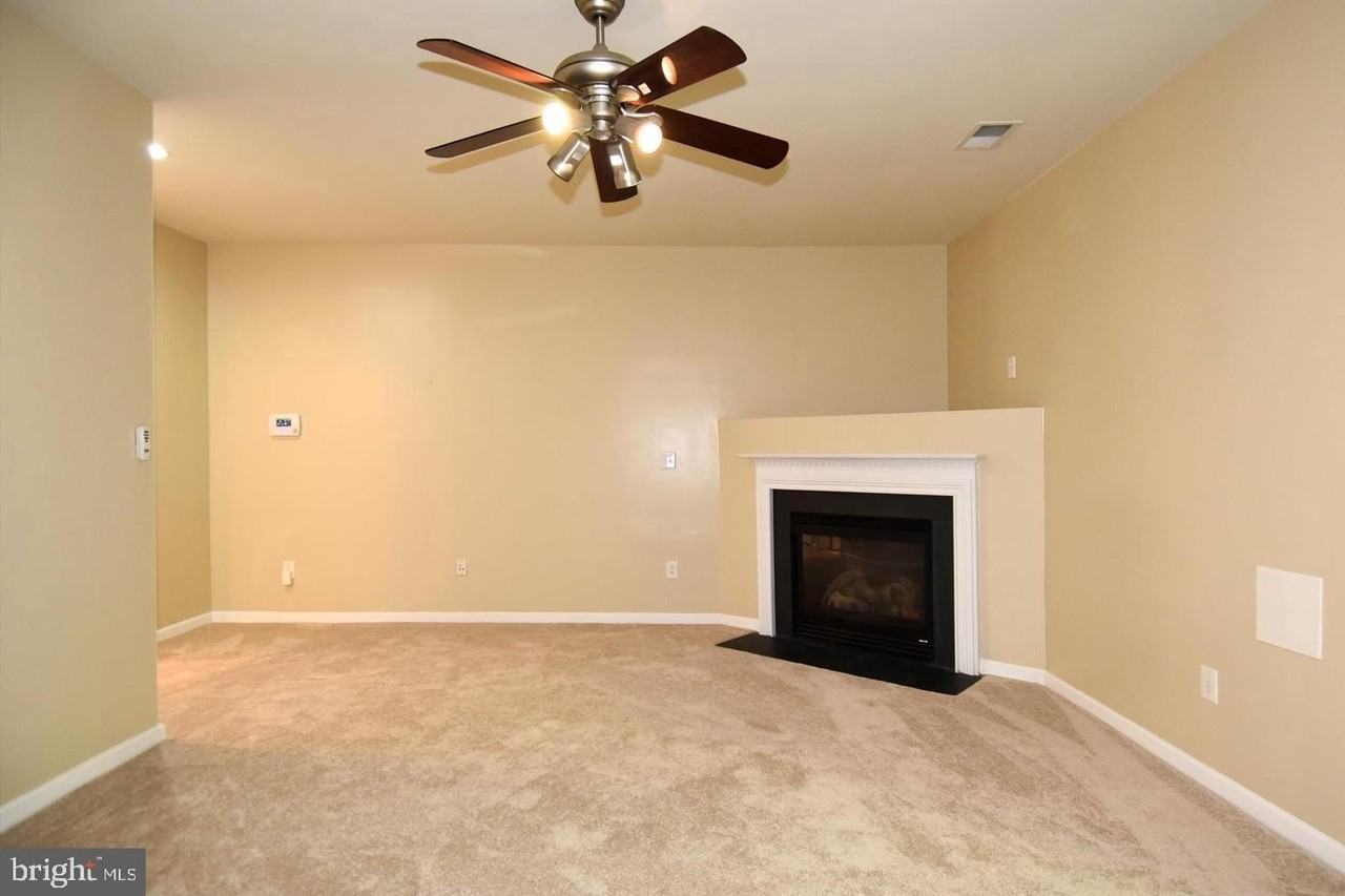 7810 Locust Leaf Ln - Photo 7 of 48