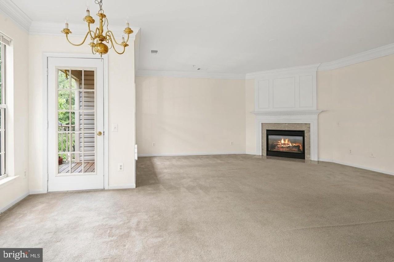 7014 Metropolitan Pl #302 - Photo 7 of 29