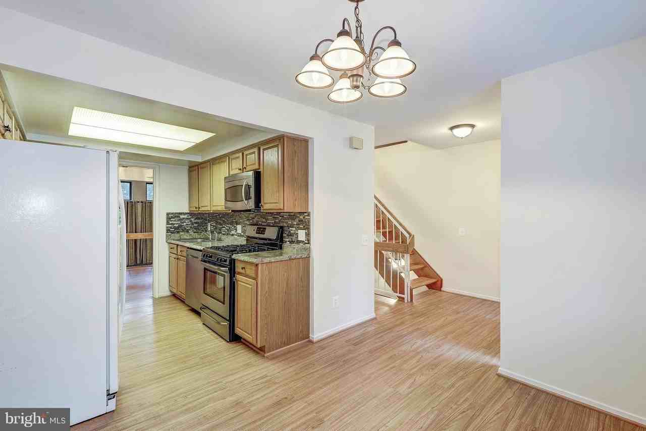 1502 Farsta Ct - Photo 4 of 30