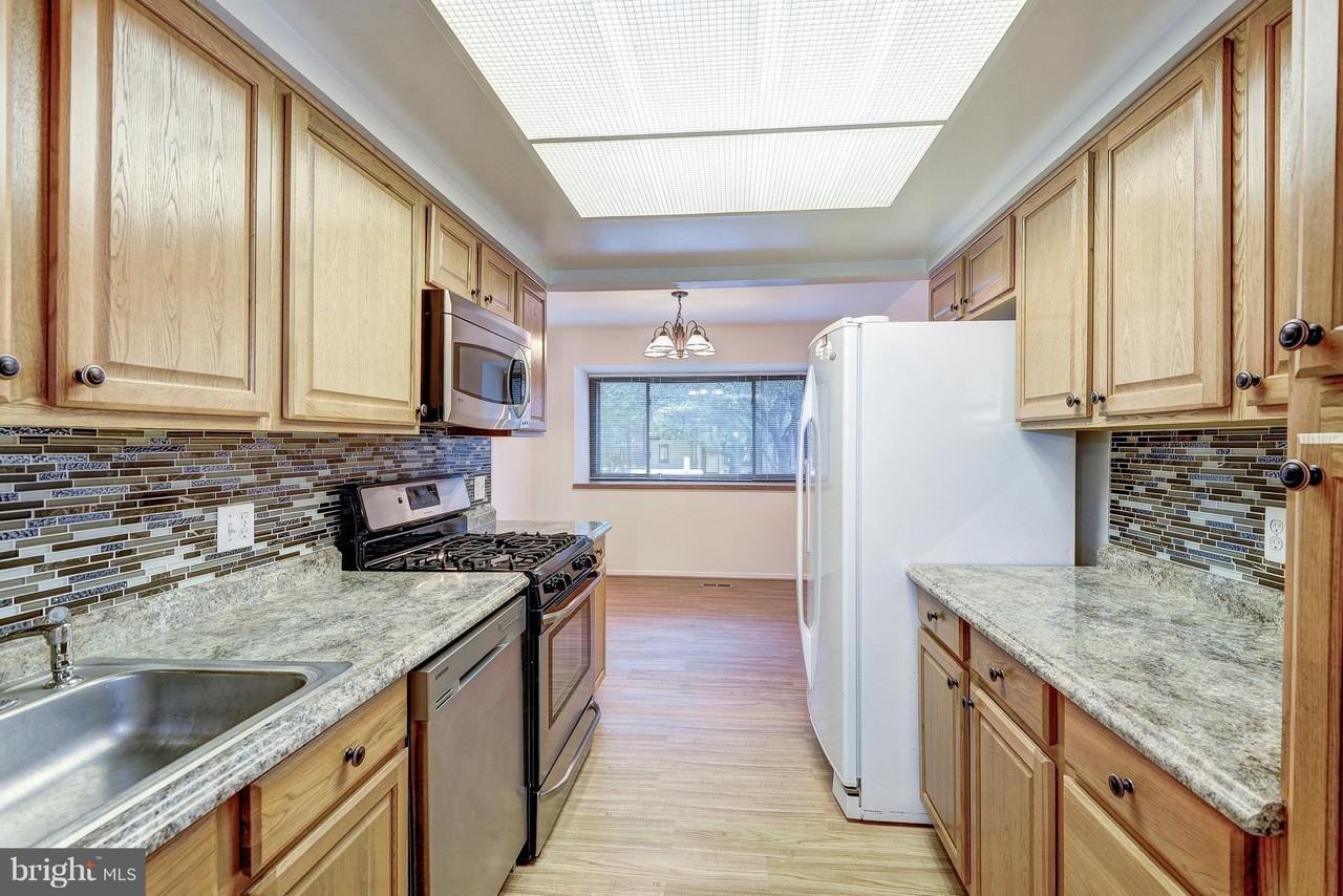 1502 Farsta Ct - Photo 5 of 30