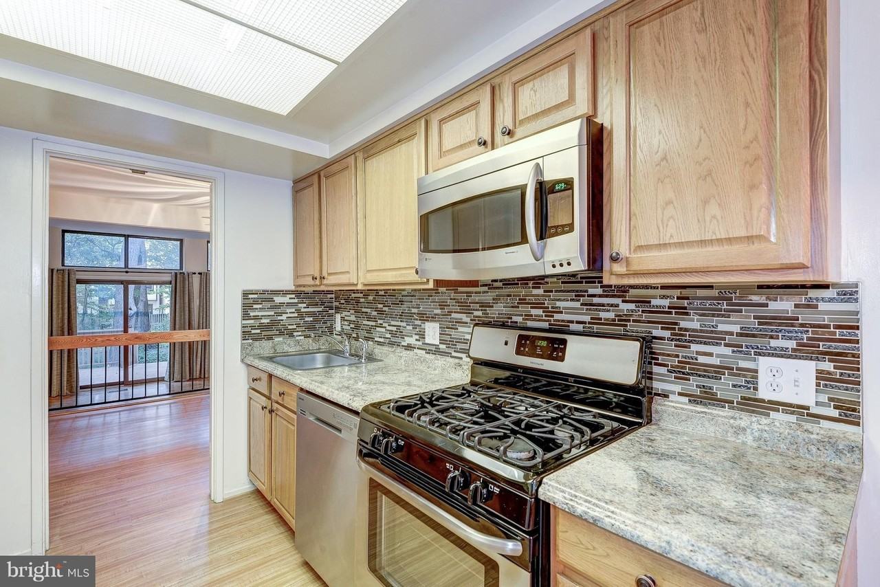1502 Farsta Ct - Photo 6 of 30