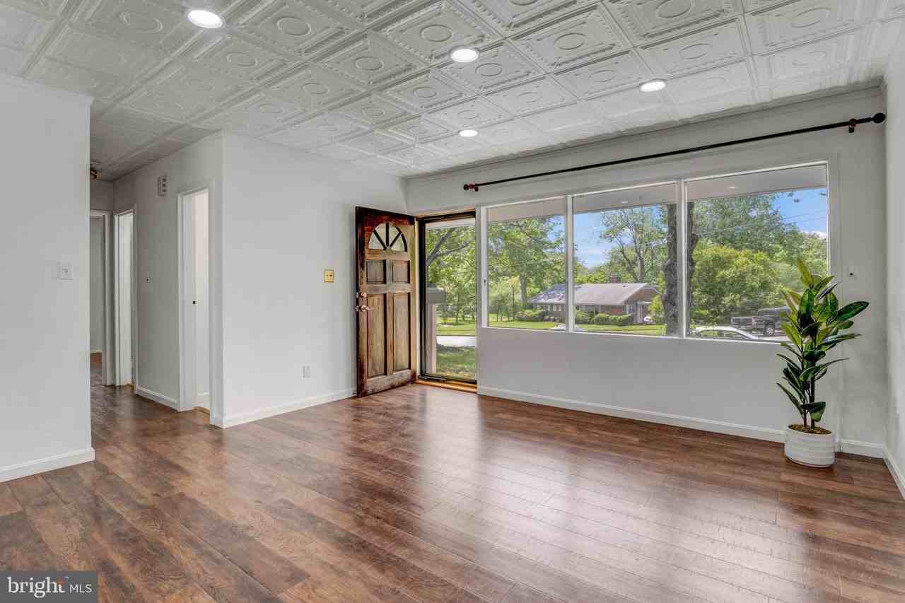 6323 Howe Pl - Photo 2 of 27