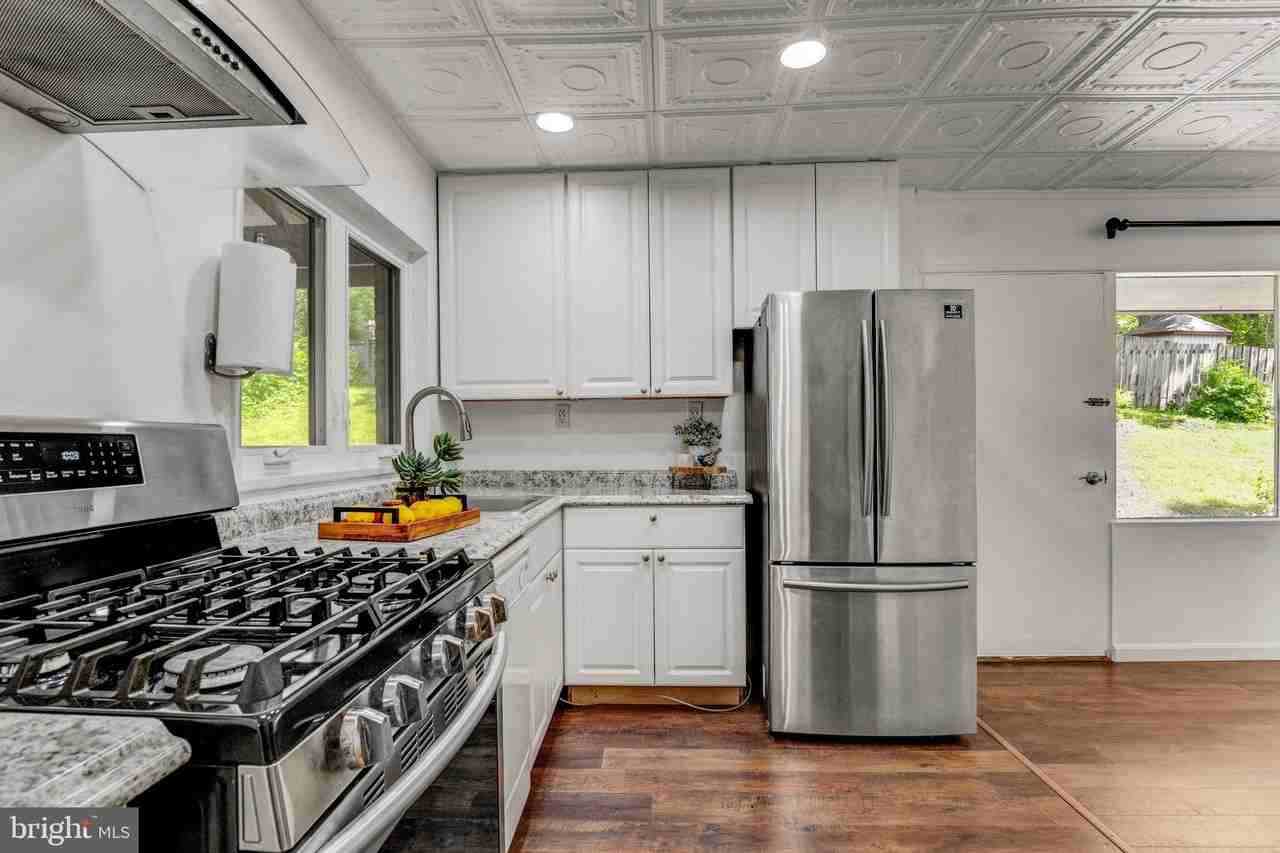 6323 Howe Pl - Photo 4 of 27