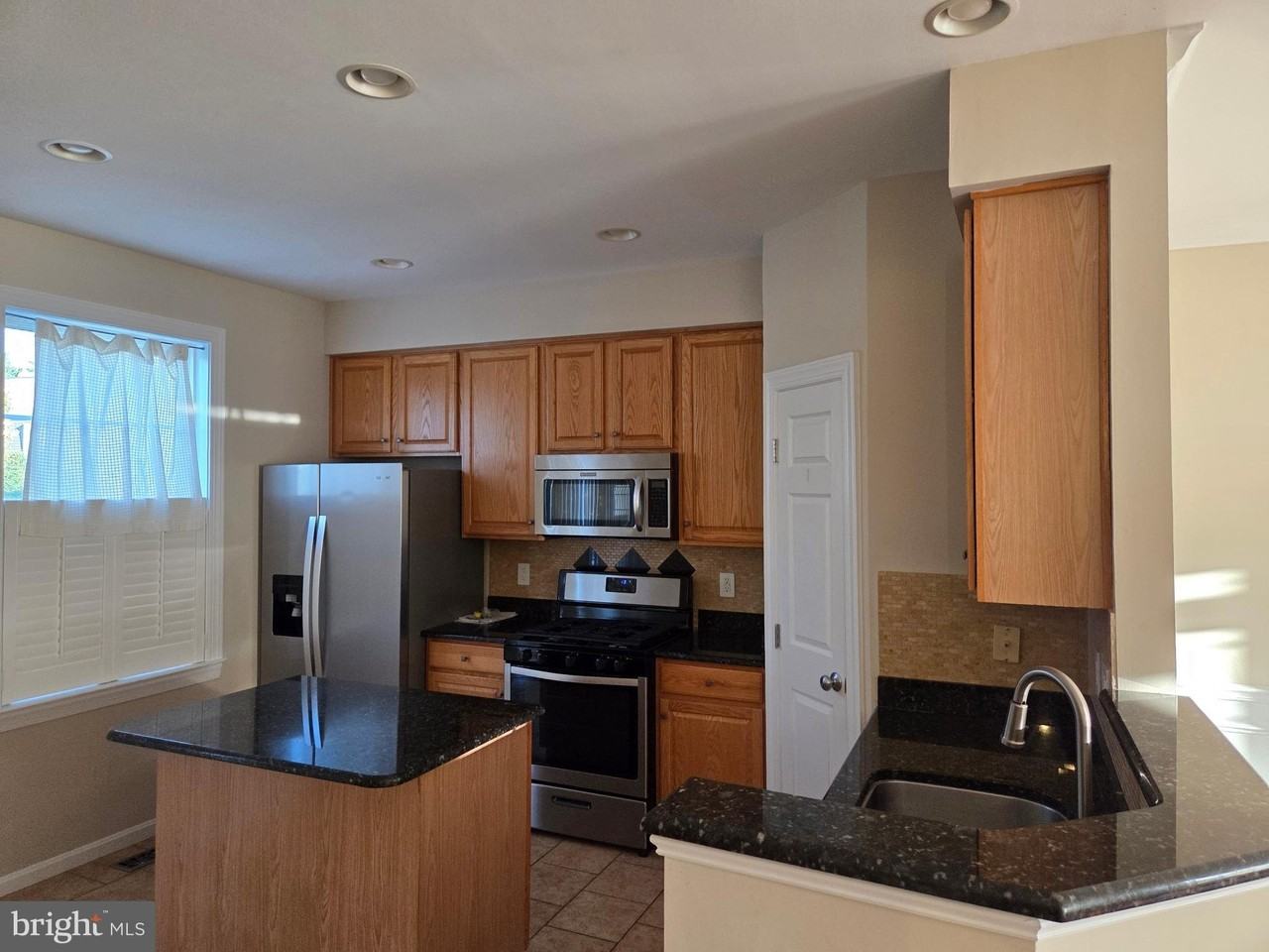 5504 Sacramento Mews Pl - Photo 2 of 43