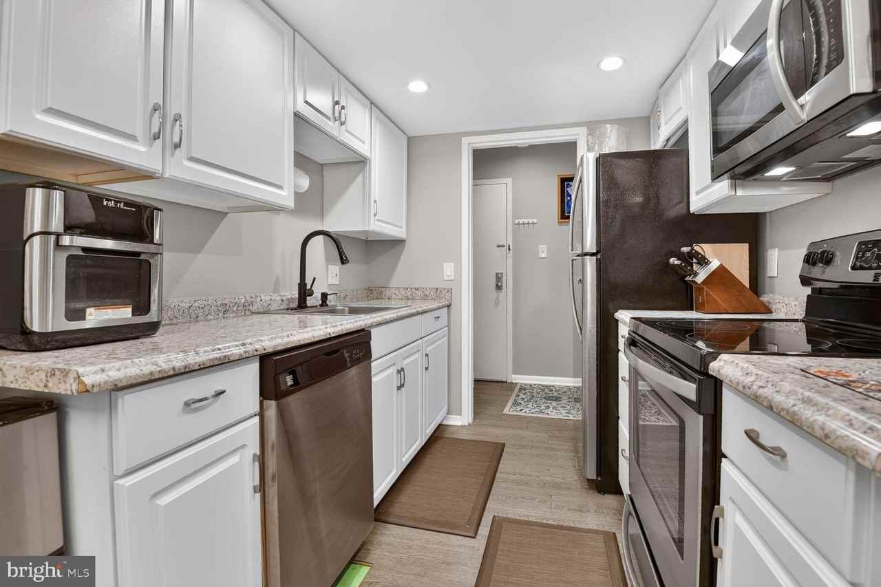 11645 Stoneview Sq #21C - Photo 3 of 12