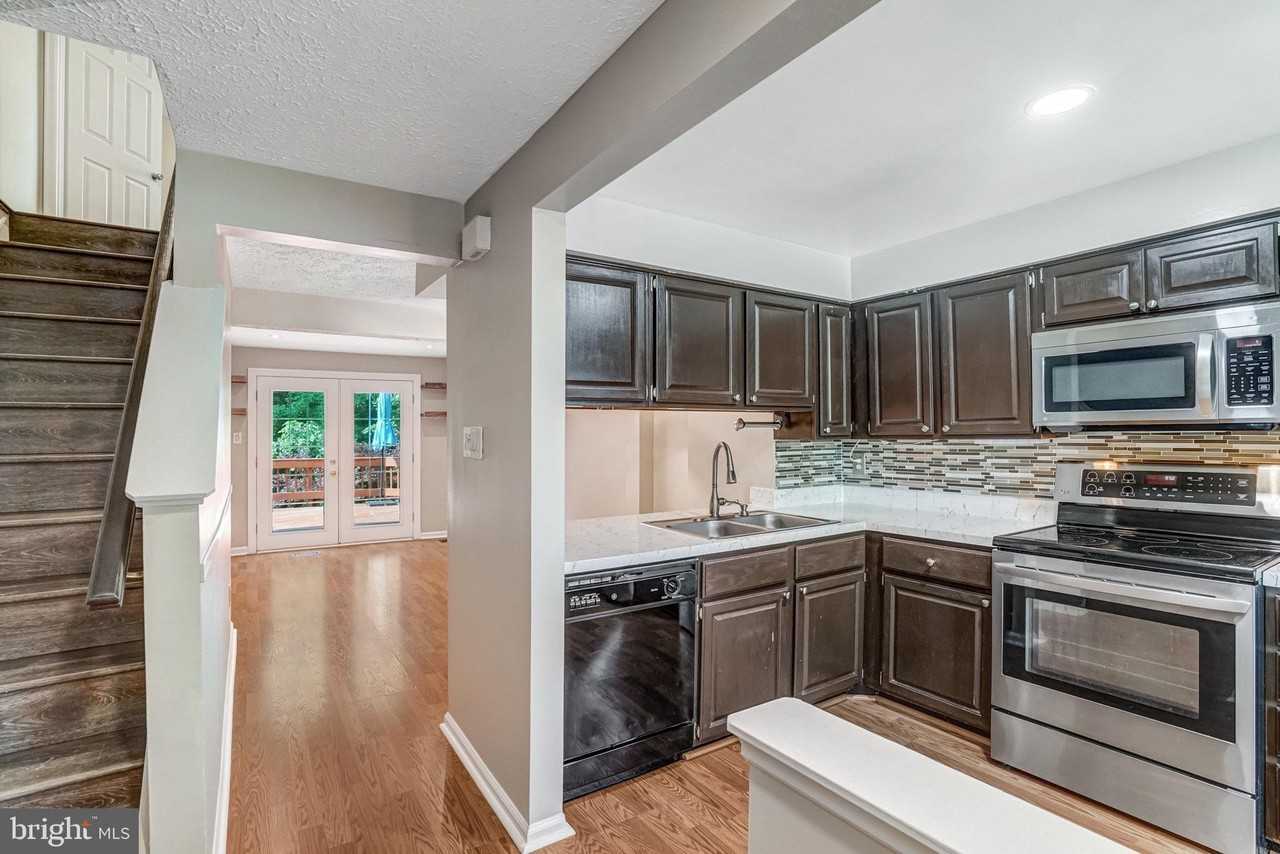 8525 Koluder Ct - Photo 4 of 26