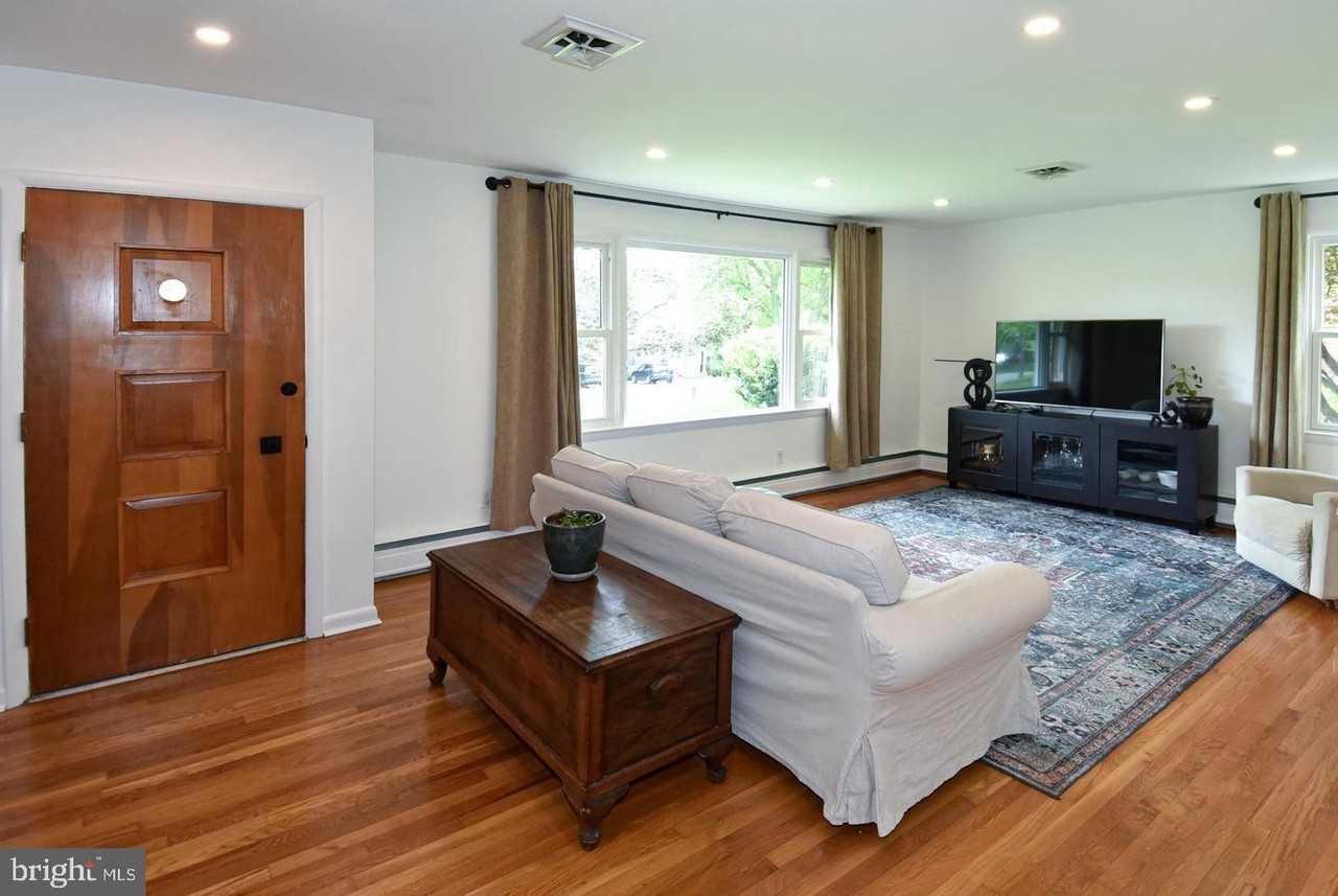 2 Cinnamon Fern Rd - Photo 3 of 38