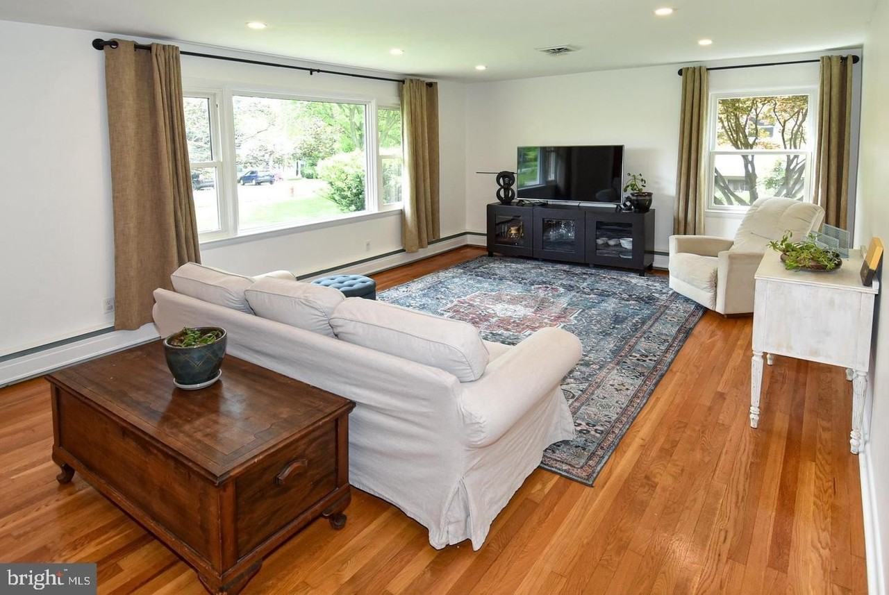 2 Cinnamon Fern Rd - Photo 5 of 38