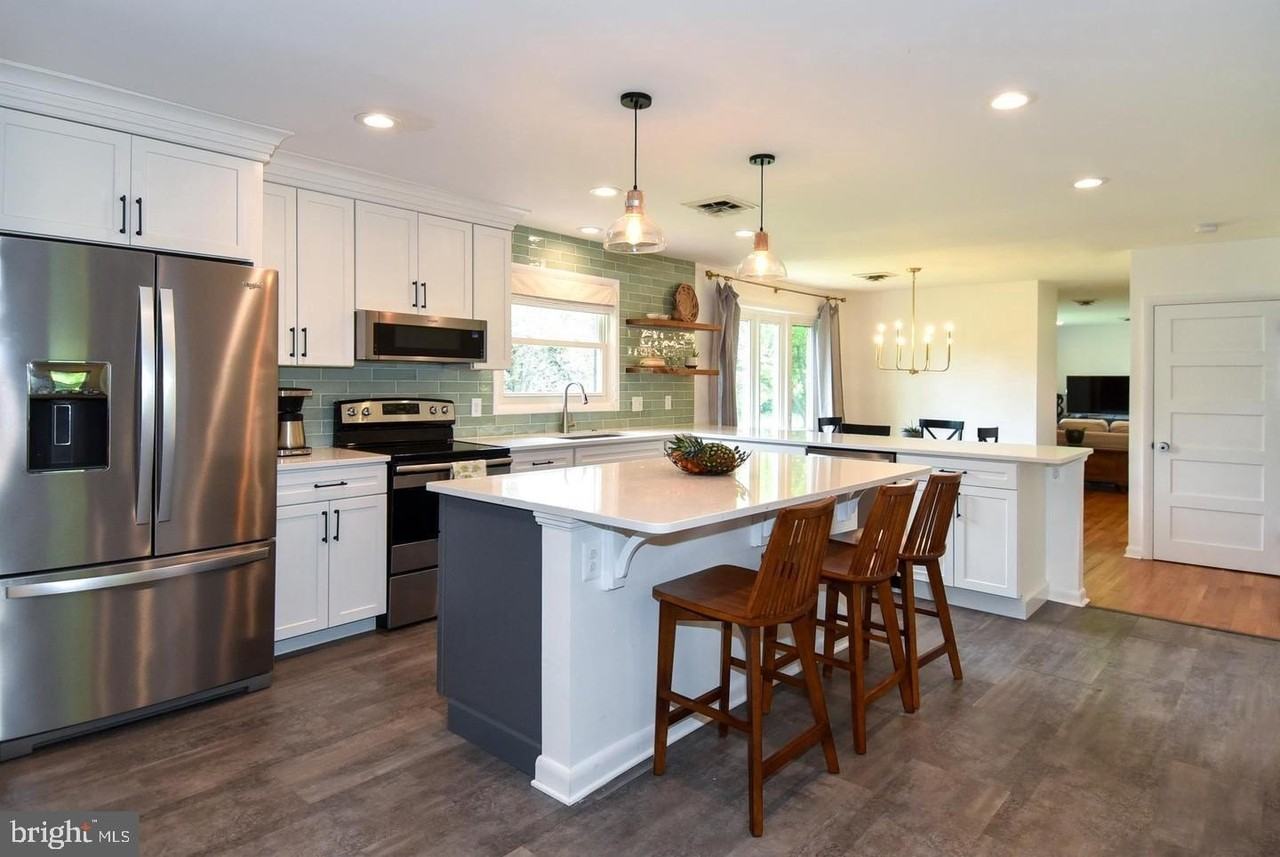 2 Cinnamon Fern Rd - Photo 6 of 38