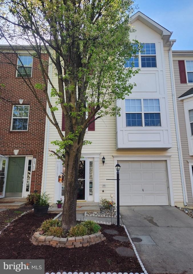 18763 Trident Sq - Photo 2 of 41