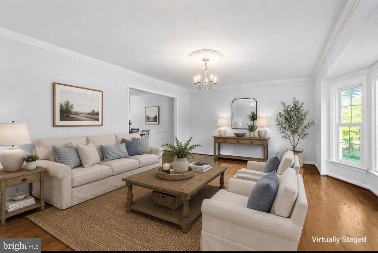 25 Whittingham Cir - Photo 3 of 15