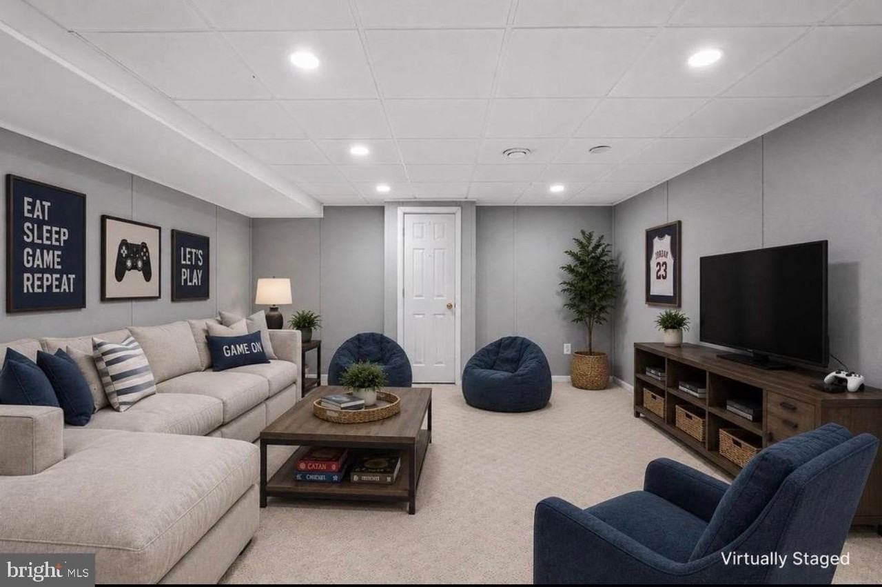25 Whittingham Cir - Photo 6 of 15