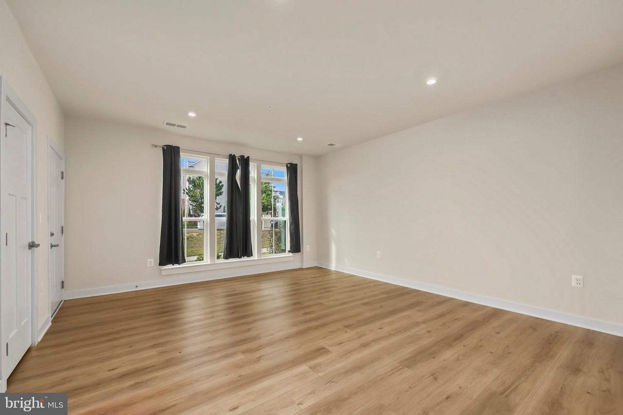1733 Dunnington Pl - Photo 4 of 28
