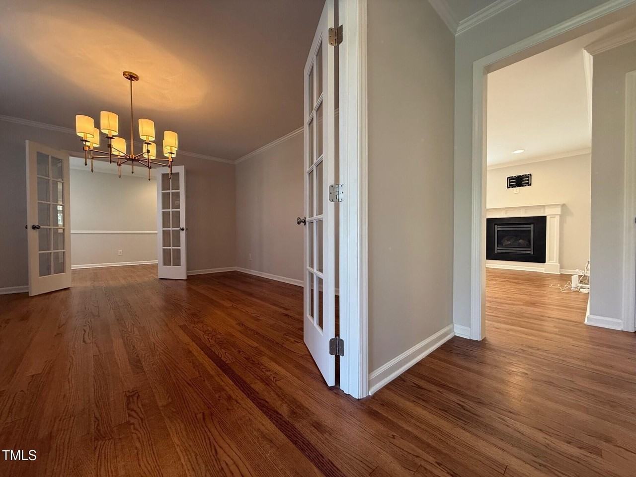 212 Sampson St - Photo 4 of 33