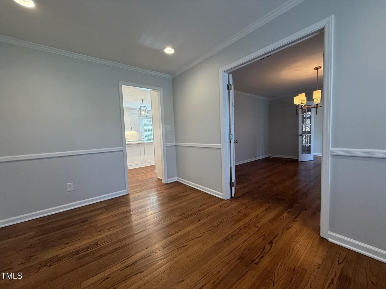 212 Sampson St - Photo 7 of 33