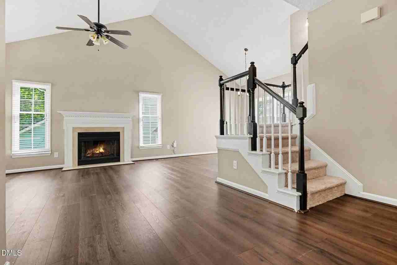 5524 Edgebury Rd - Photo 5 of 25