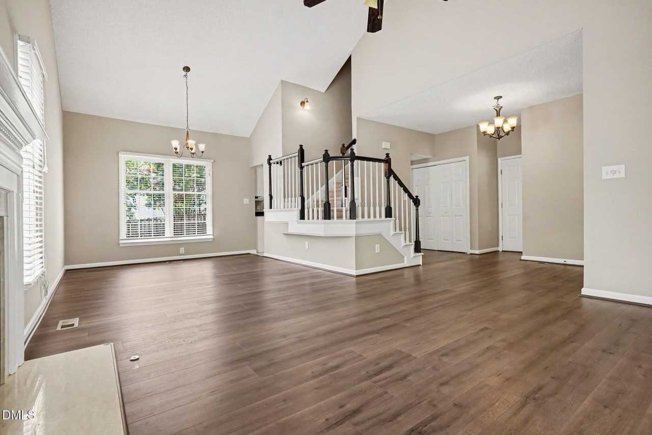5524 Edgebury Rd - Photo 7 of 25