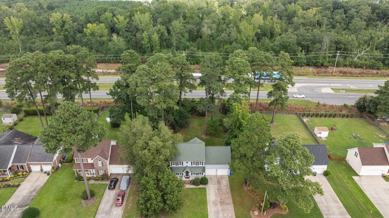 8318 Umstead Rd - Photo 6 of 40
