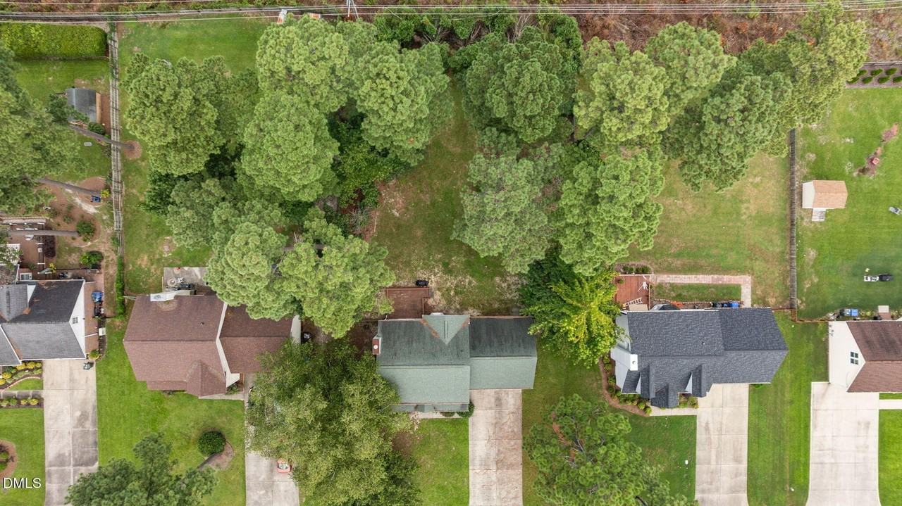 8318 Umstead Rd - Photo 7 of 40