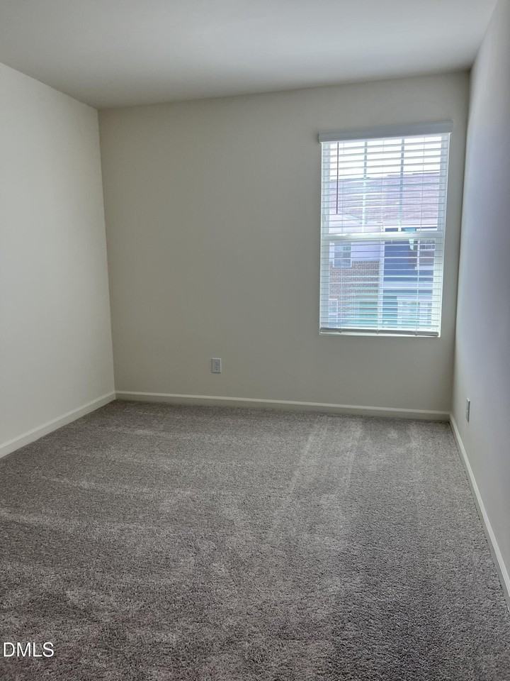 2065 Glen Crossing Dr - Photo 6 of 9