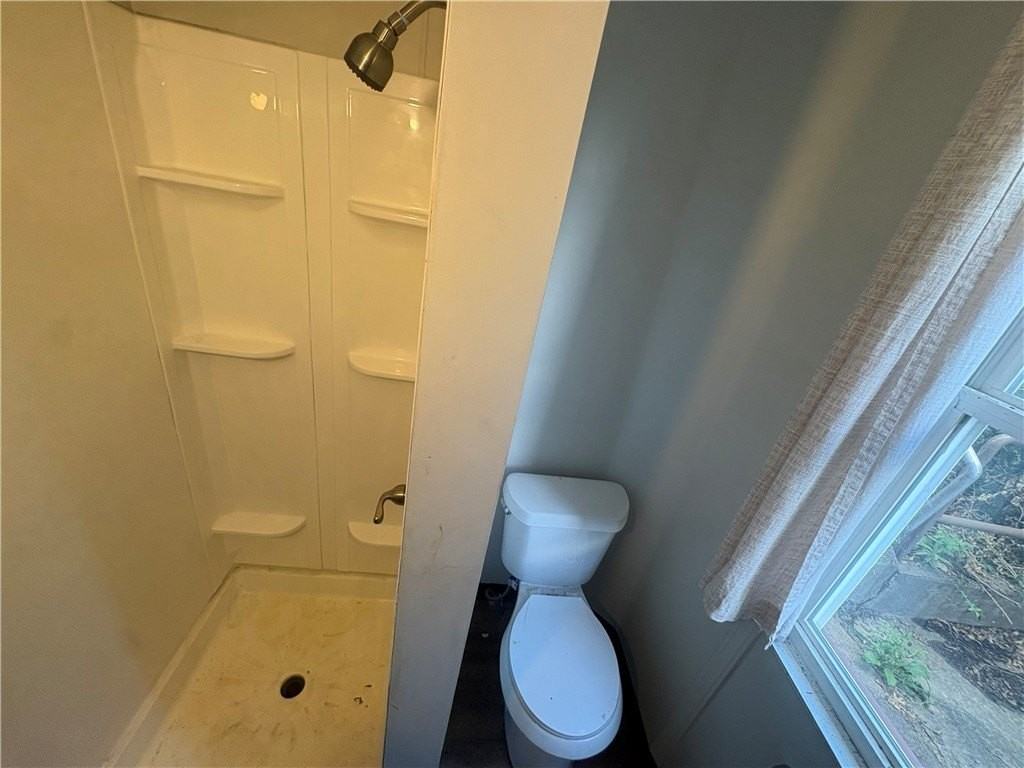 726 Large Ave #D - Photo 5 of 10