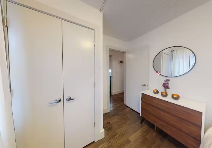Private Bedroom in 5 Bedroom/3 Bathroom Home - Photo 5 of 5