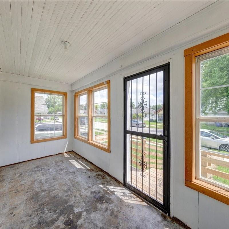 1308 E Taylor St - Photo 5 of 30