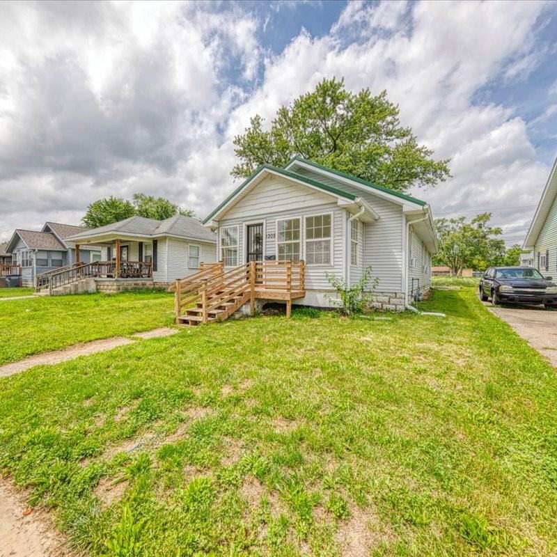 1308 E Taylor St - Photo 4 of 30