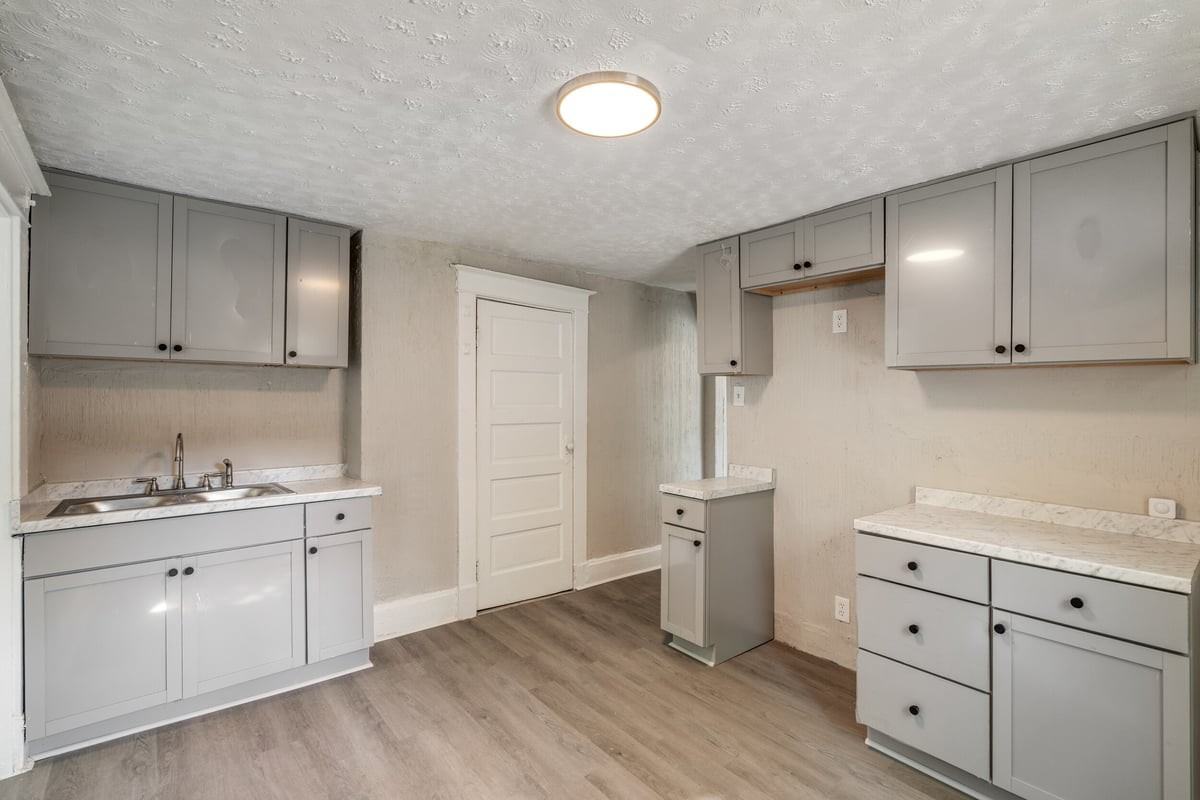 1312 N Dearborn St - Photo 5 of 23