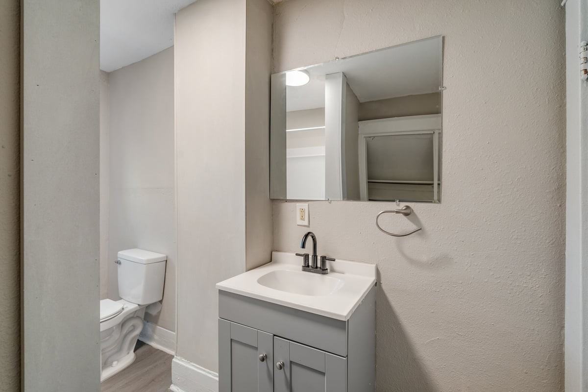 1312 N Dearborn St - Photo 6 of 23