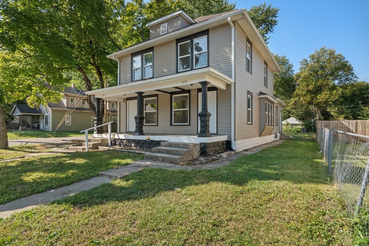 1312 N Dearborn St - Photo 2 of 23