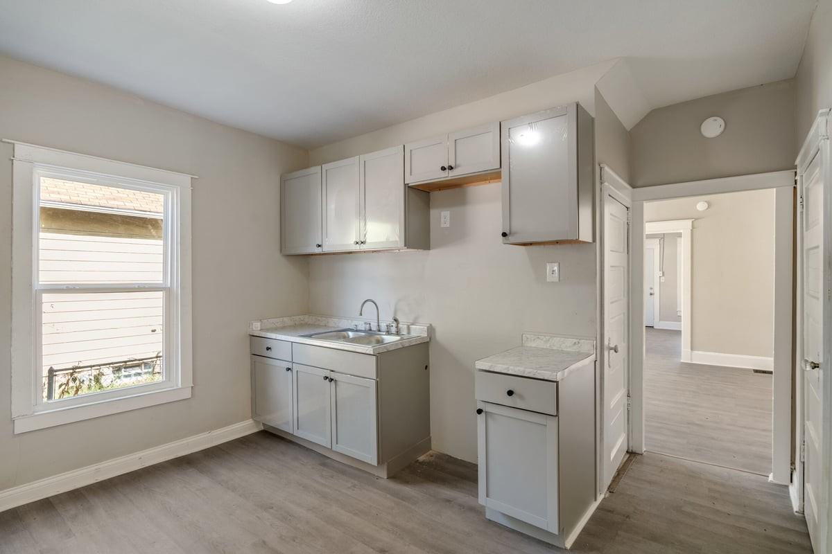 1314 N Dearborn St - Photo 5 of 25