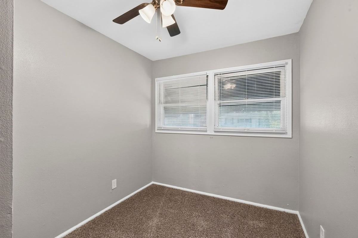 161 Cameron Rd - Photo 5 of 35