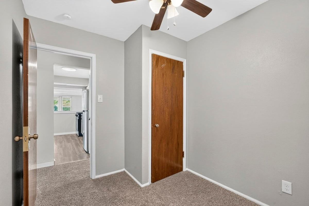 161 Cameron Rd - Photo 6 of 35