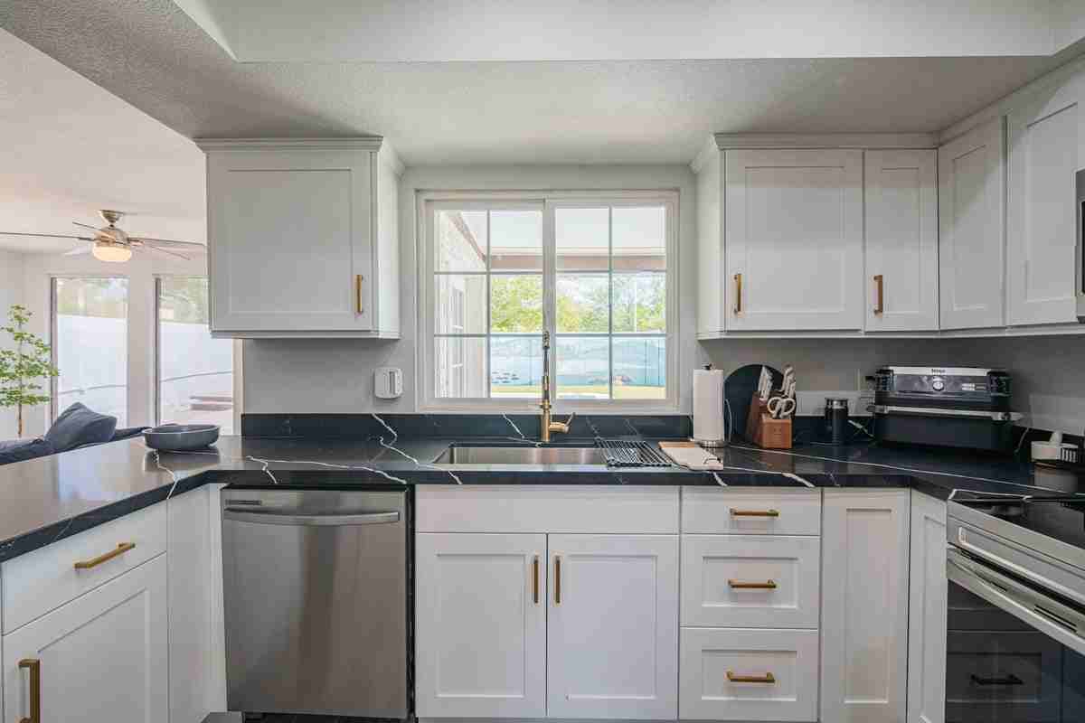 10615 N 63rd Dr - Photo 7 of 50
