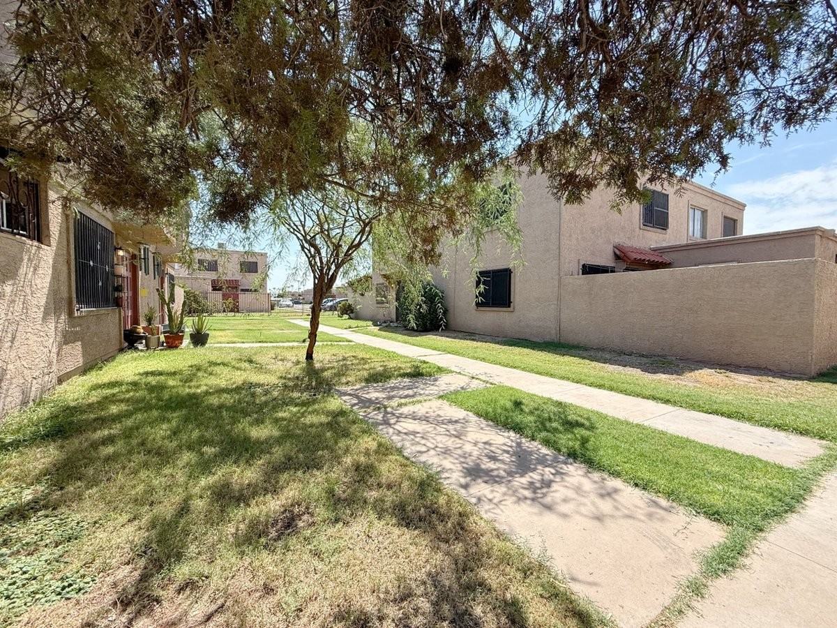 4031 W Mesquite Ln - Photo 3 of 23