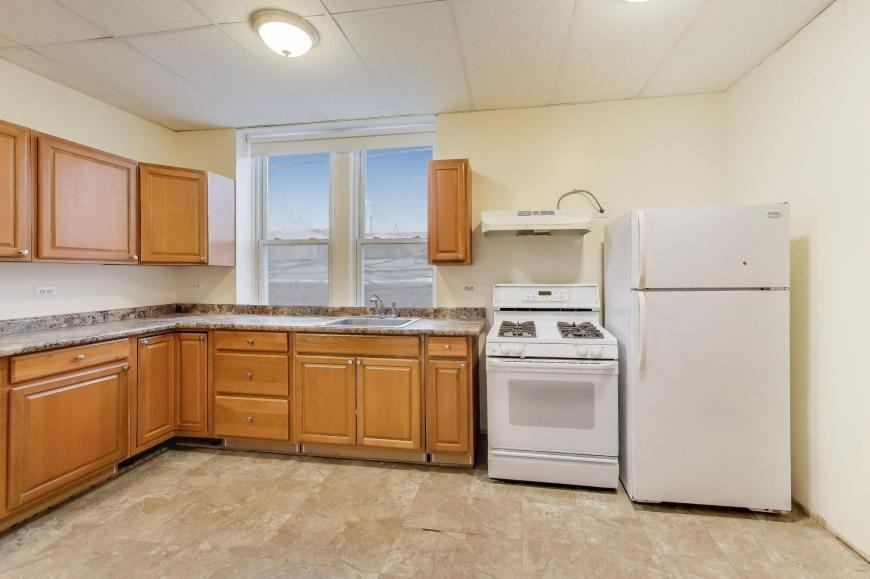3744 W 26th St - Photo 5 of 10